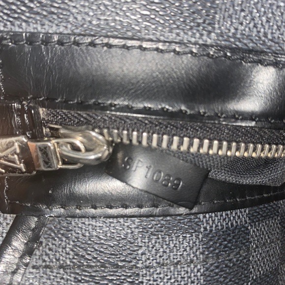 Louis Vuitton Daniel messenger bag - Picture 7 of 7